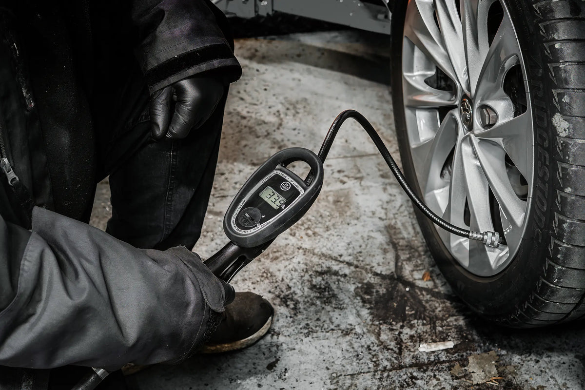 BOXO Digital Tyre Inflator with Quick Connector